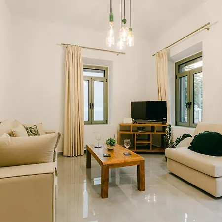 Holiday home Evgenia's House Ampavris